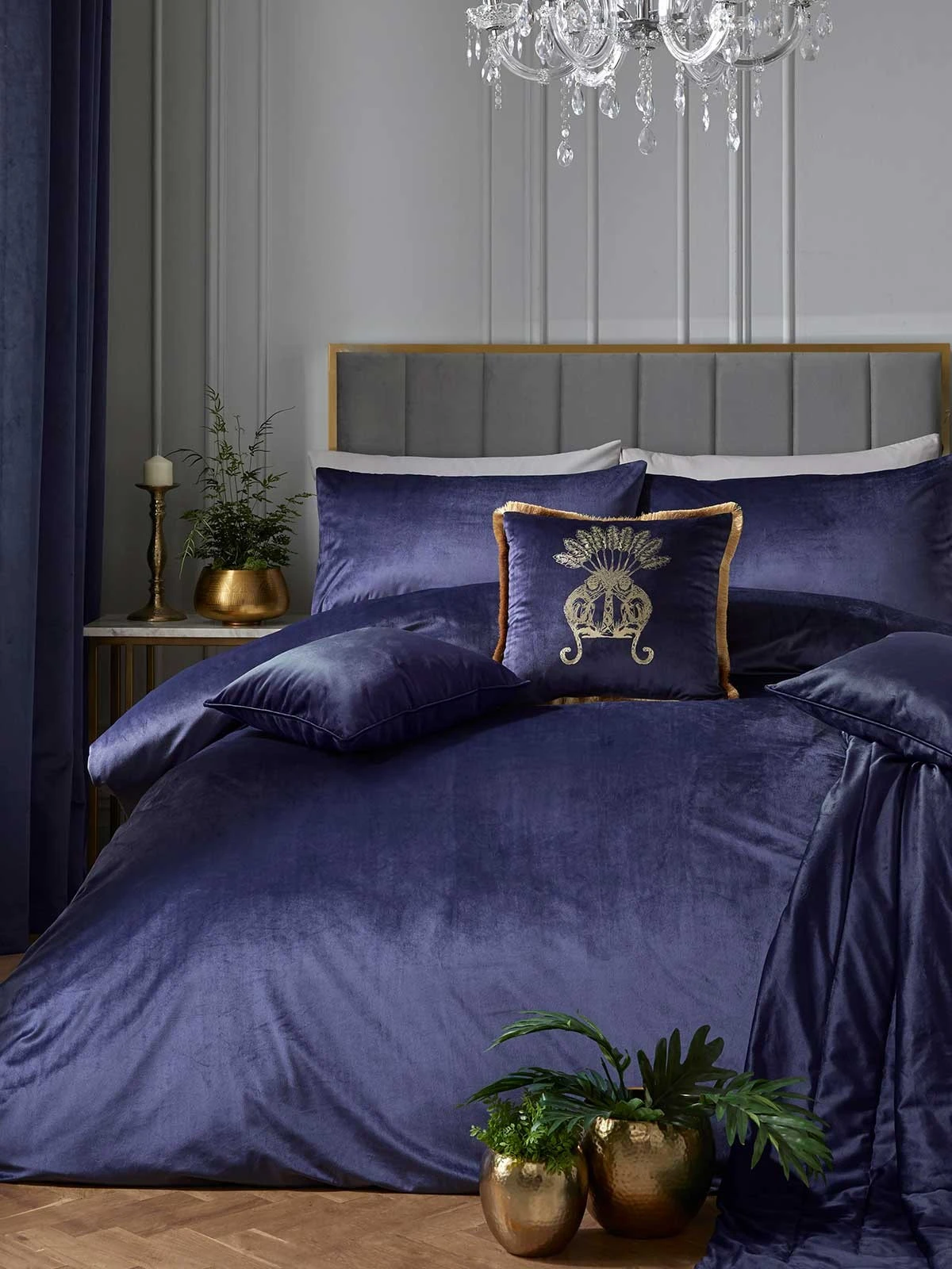 Laurence Llewelyn-Bowen Montrose - Luxury Velvet Duvet Cover Set Navy 3 Laurence Llewelyn-Bowen Montrose - Luxury Velvet Duvet Cover Set Navy