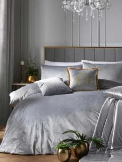Laurence Llewelyn-Bowen Montrose - Luxury Velvet Duvet Cover Set Silver