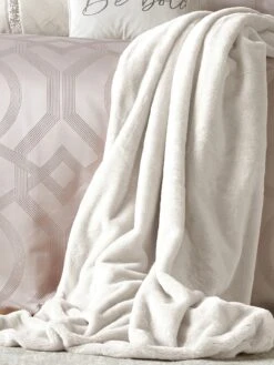 By Caprice Home Ava - Faux Fur Throw Ivory